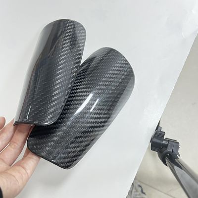 Calzature di protezione per gambe di calcio in fibra di carbonio supporto per polpette di gomma di compressione calzature di shin spugna