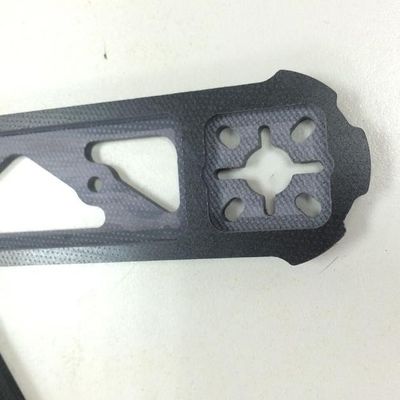 Fabbricazione in fibra di vetro nera